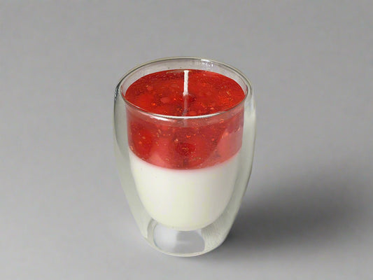 Doftljus dessert - jordgubbar i glas med dubbla väggar